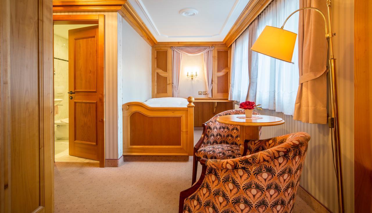 Hotel Olympia Саас-Альмажель Екстер'єр фото